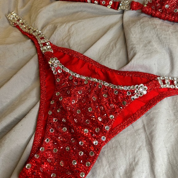 NPC Bodybuilding Competition Bikini - Picture 8 of 16